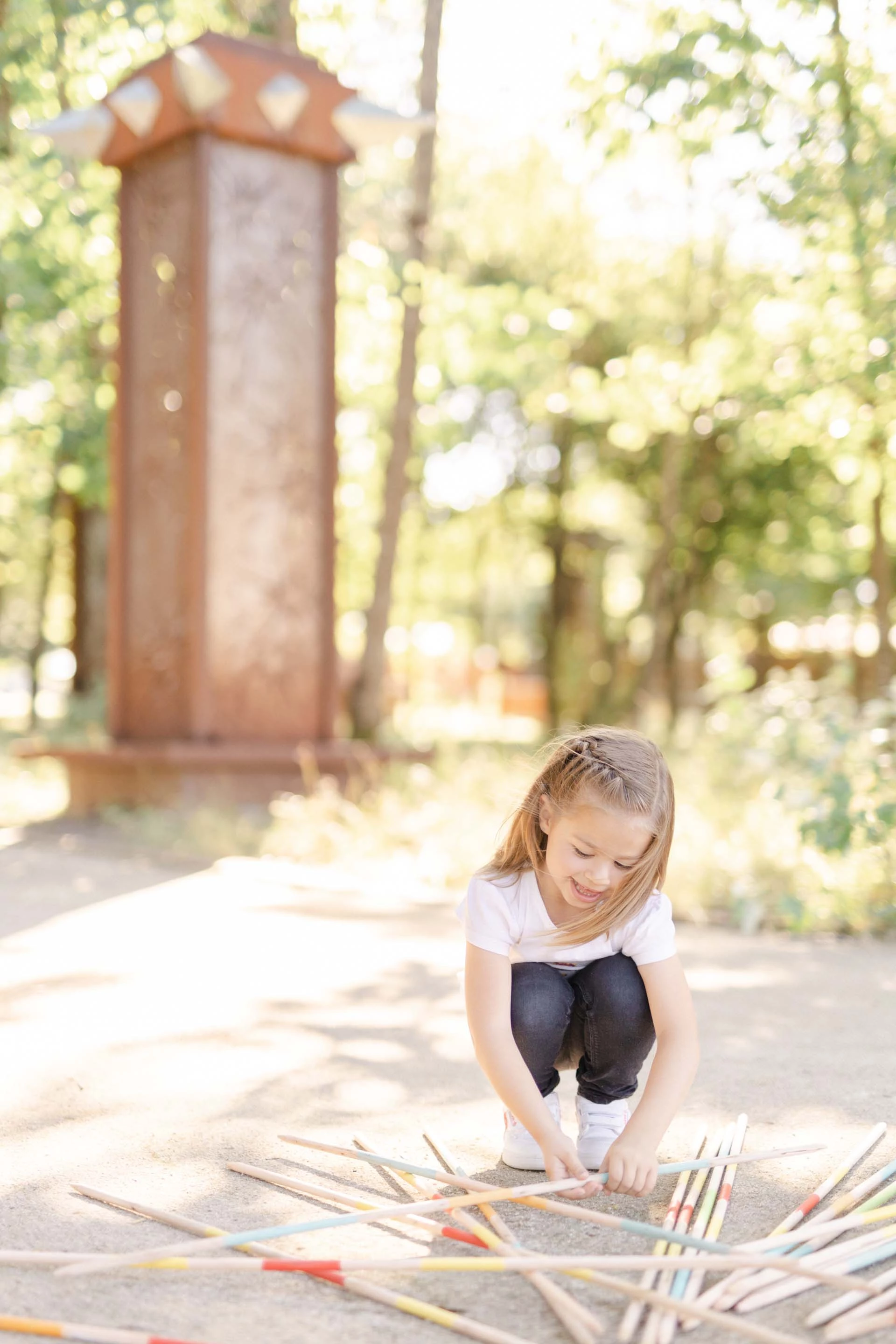 bois enfant bonheur jouer gris